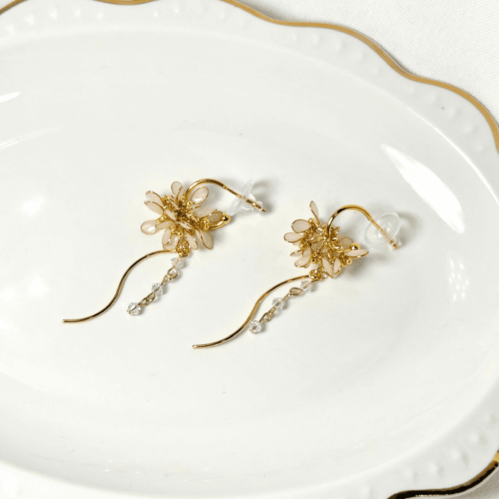 【銀木犀/ギンモクセイ】2wayフープピアス 揺れるホワイト 金属アレルギー対応 サージカルステンレス 受注生産 | 6枚目